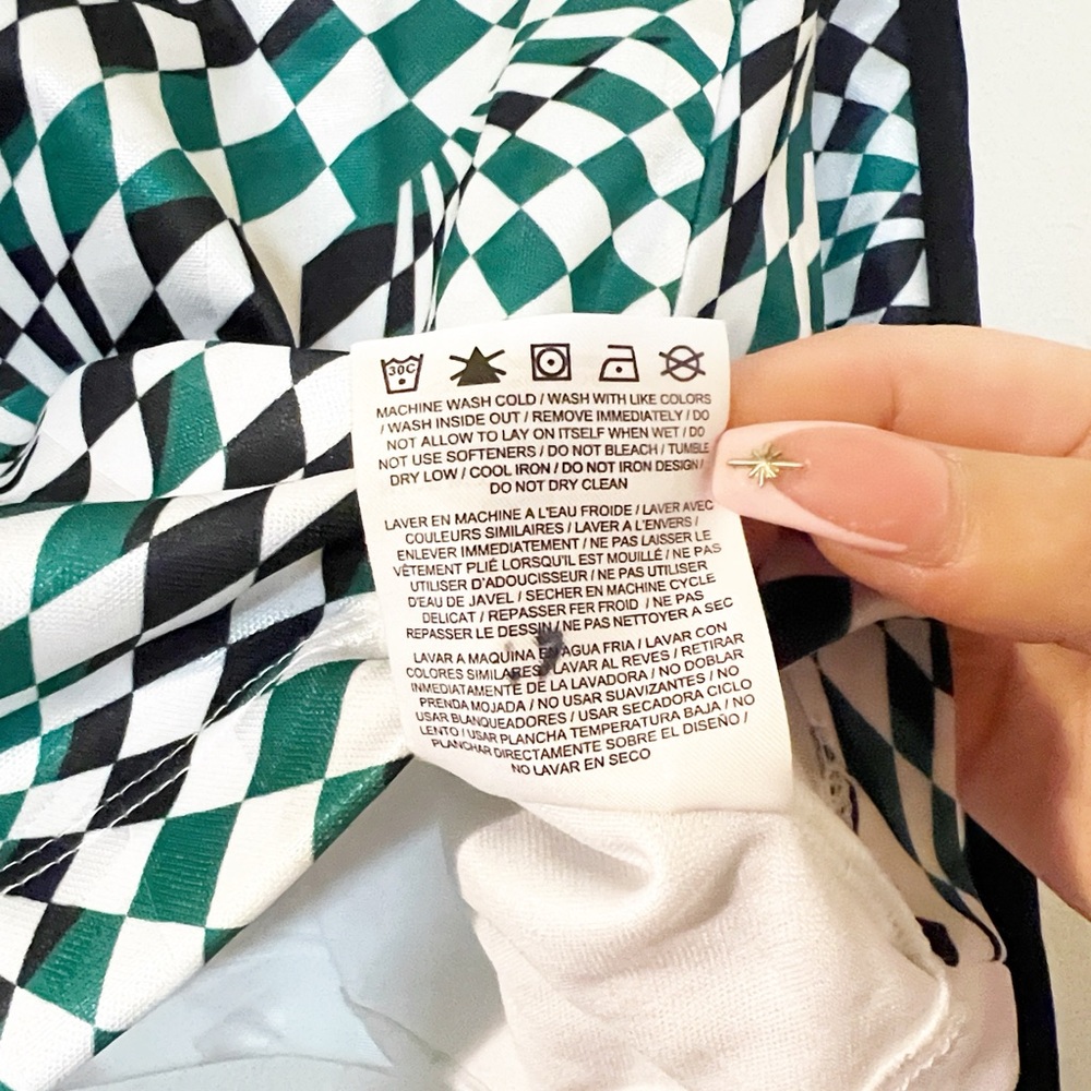 Nike sportswear geometric checkered green black and white long sleeve crop tee - Picture 7 of 10
